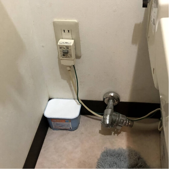 ④電源、給水管を撮影
