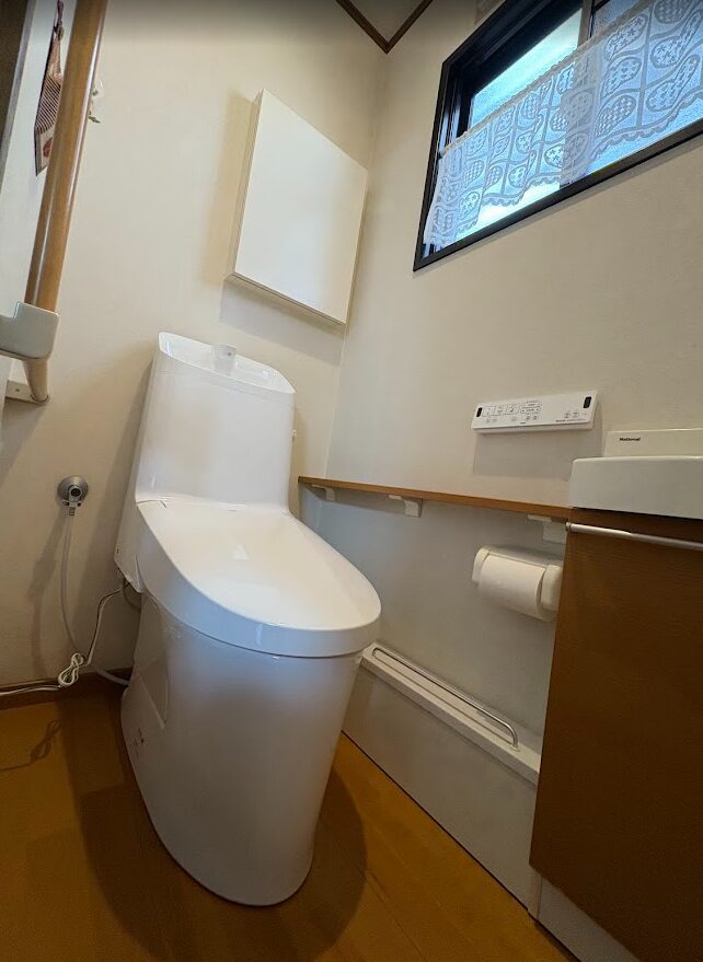 【倉敷市】既存棚を残して手洗い器付きトイレへ！