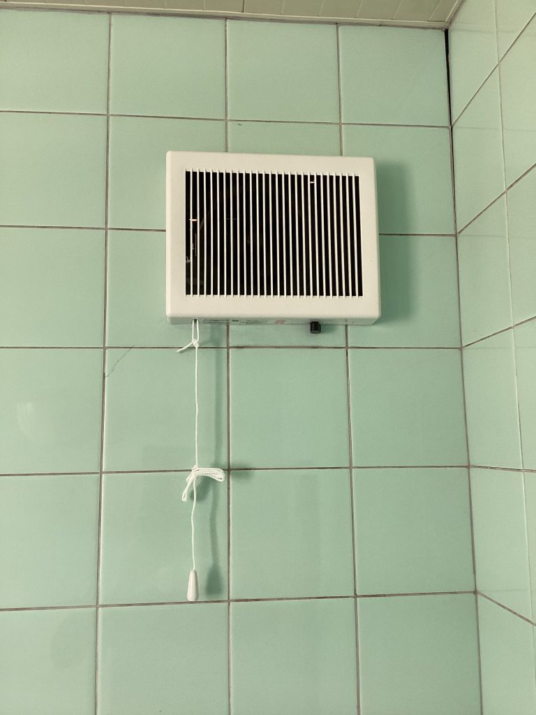 【倉敷市】壁付の浴室換気扇交換