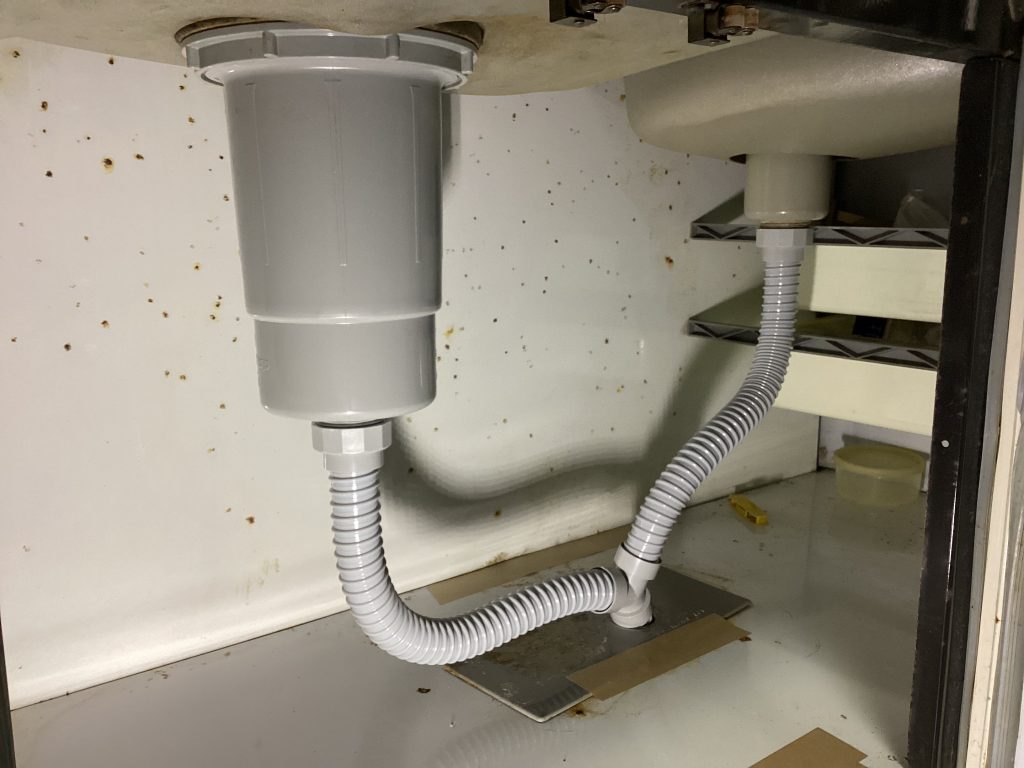 【倉敷市】流し台排水トラップ、ホース交換