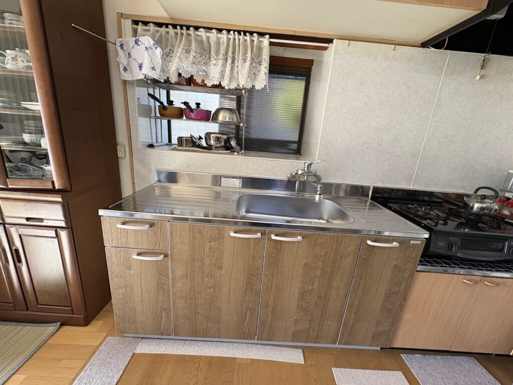 【倉敷市】コストを抑えて水漏れ解消！流し台のみの交換工事