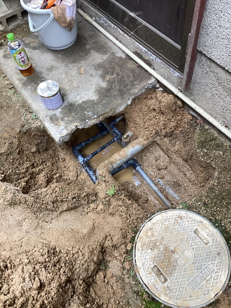【倉敷市】「家の裏手が湿っている」を解決！土間コンクリート下の漏水特定と修理