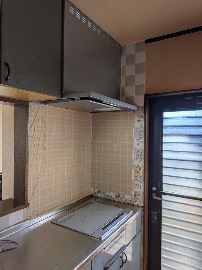 【倉敷市】コンロ周りが一新！お掃除が劇的にラクになる「レンジフード＆IH」交換リフォーム
