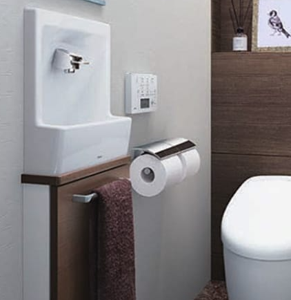 トイレのタンク上での手洗いが使いにくい…！狭い空間でも後付けできる「スリム型手洗い器」